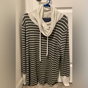 Women’s winter tunic, army green/cream color, size xl